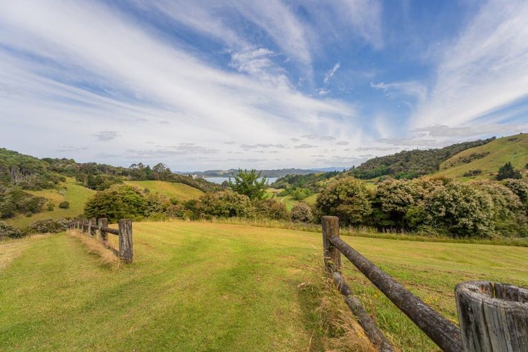 Photo of property in 14 Tironui Place, Whitianga, 3510