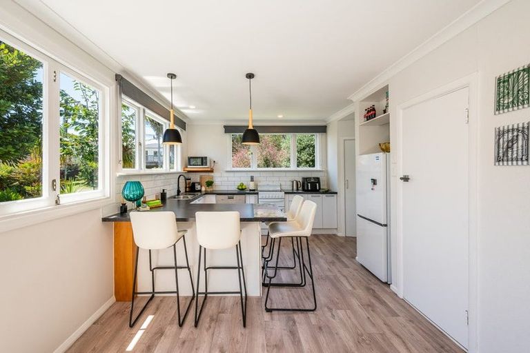 Photo of property in 3 Moa Road, Raumati Beach, Paraparaumu, 5032