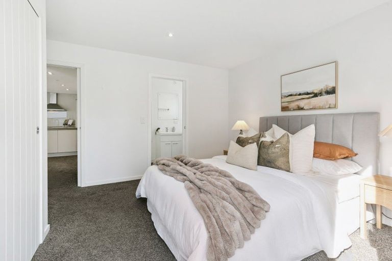 Photo of property in 11a Pinkerton Grove, Newlands, Wellington, 6037