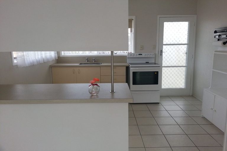 Photo of property in 2/211 Forrest Hill Road, Forrest Hill, Auckland, 0620