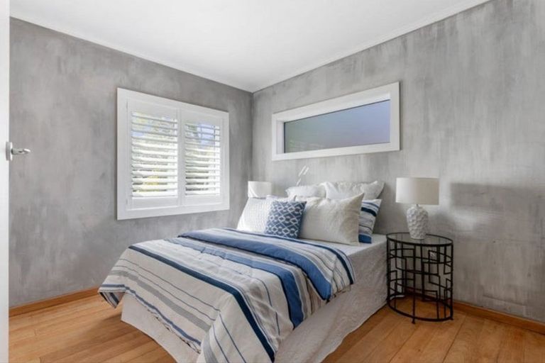 Photo of property in 110 Candia Road, Henderson Valley, Auckland, 0614