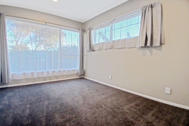 Photo of property in 36 James Evans Drive, Northcote, Auckland, 0627