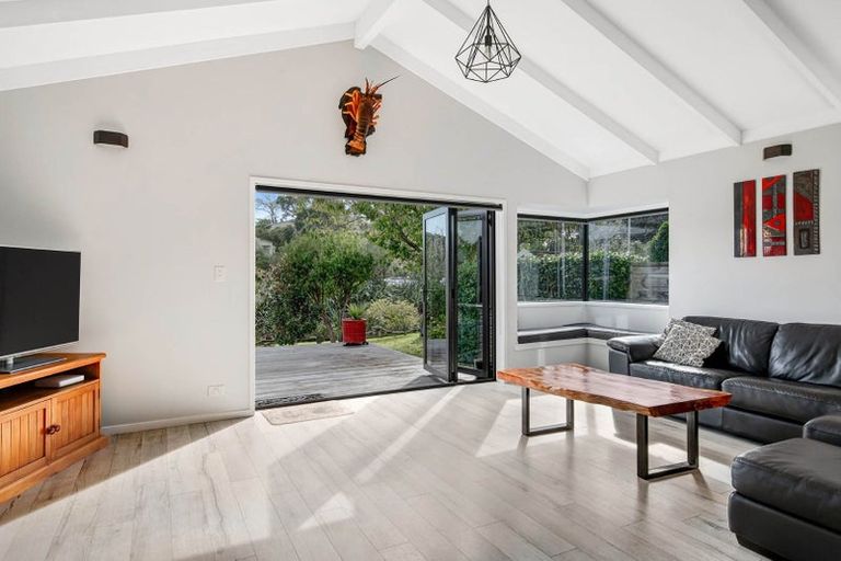 Photo of property in 57 Walton Street, Red Beach, 0932