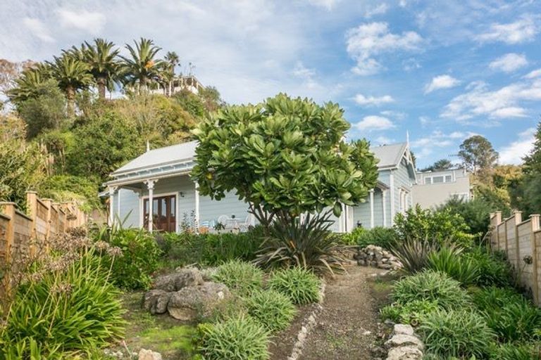 Photo of property in 6 Milton Road, Bluff Hill, Napier, 4110