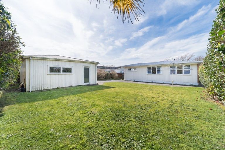 Photo of property in 76 Wikiriwhi Crescent, Awapuni, Palmerston North, 4412