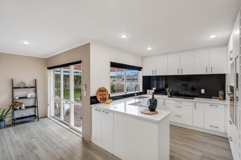 Photo of property in 27 Richfield Crescent, Westgate, Auckland, 0614