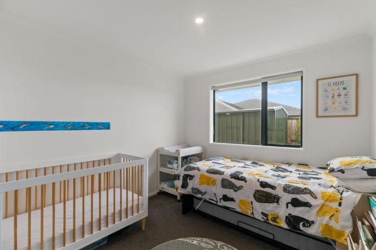 Photo of property in 24 Kaurinui Crescent, One Tree Point, 0118