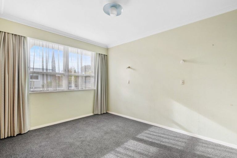 Photo of property in 43 Karaka Crescent, Levin, 5510