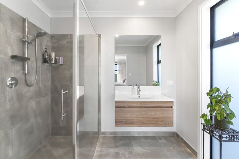 Photo of property in 17 Charlotte Drive, Omokoroa, 3114