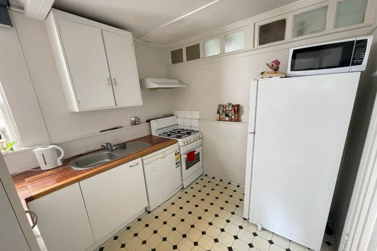 Photo of property in 239 The Terrace, Te Aro, Wellington, 6011