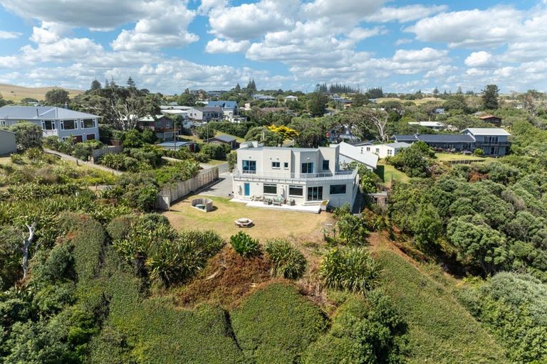 Photo of property in 20 Coates Avenue, Baylys Beach, Dargaville, 0377