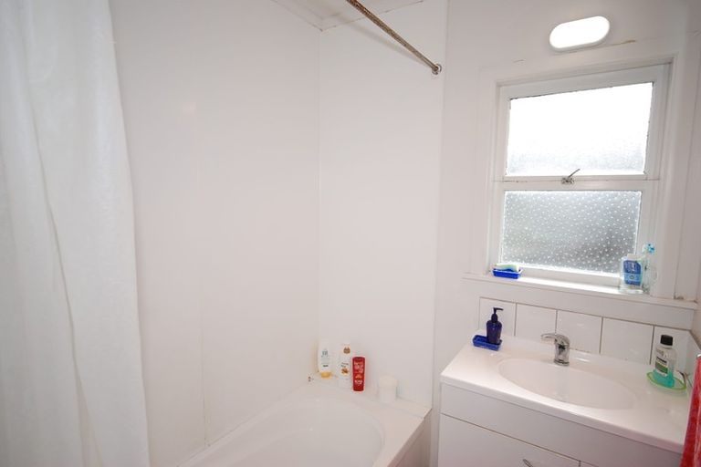 Photo of property in 11 Helleur Road, Massey, Auckland, 0614