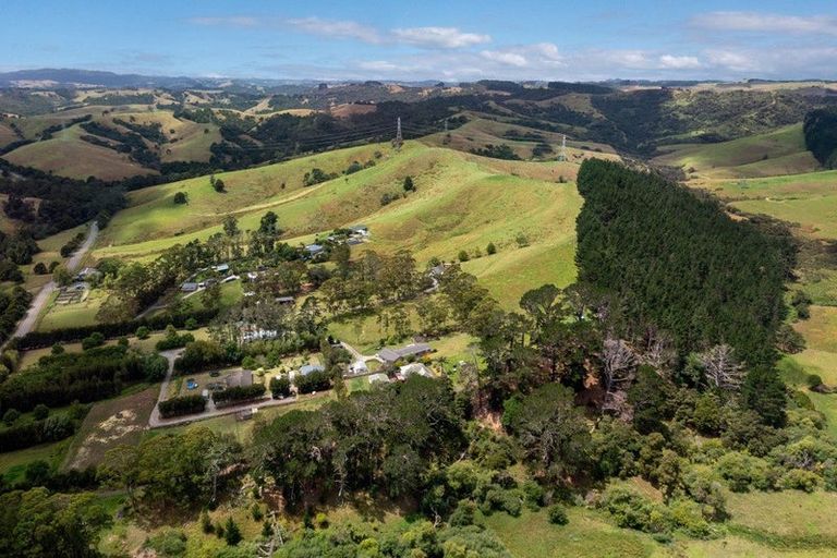 Photo of property in 585 Inland Road, Helensville, 0875