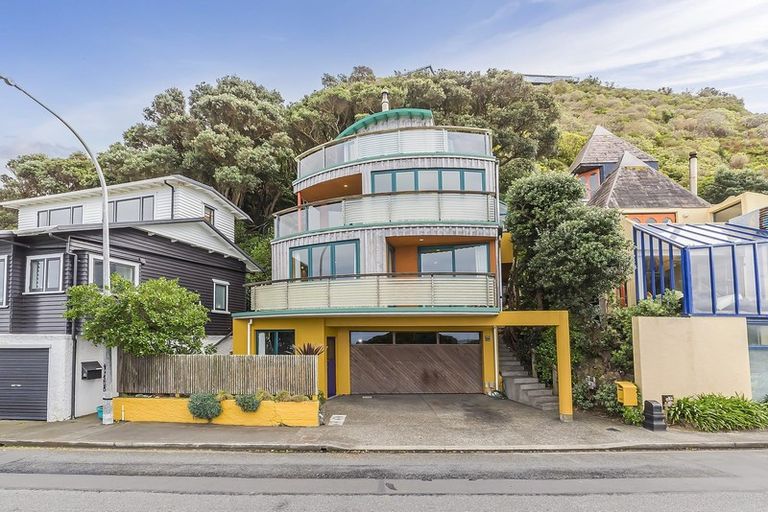 Photo of property in 166 The Esplanade, Houghton Bay, Wellington, 6023