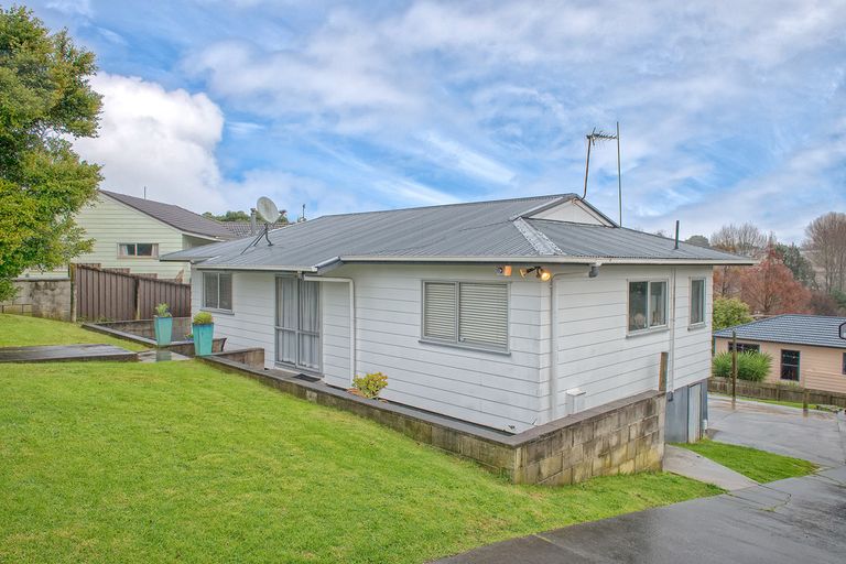 Photo of property in 52 Peverill Crescent, Papatoetoe, Auckland, 2025