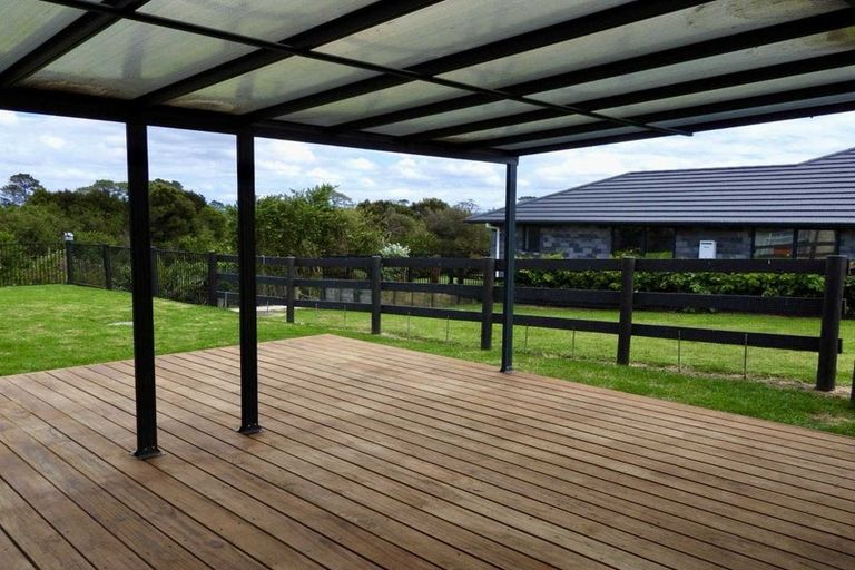 Photo of property in 35 Tahuna Minhinnick Drive, Glenbrook, 2681