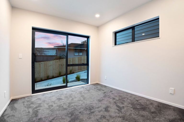 Photo of property in 5a Topliss Drive, Northcross, Auckland, 0632