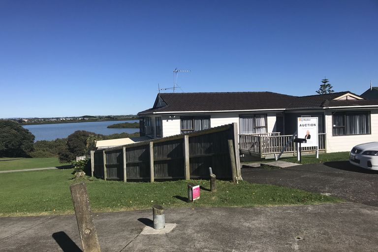 Photo of property in 17 Montego Place, Weymouth, Auckland, 2103