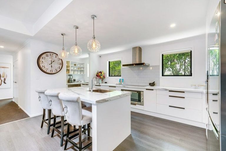 Photo of property in 42 Twin Parks Rise, Papakura, 2110