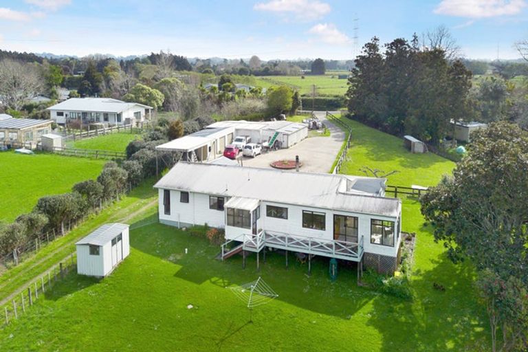 Photo of property in 182 Boord Crescent, Kumeu, 0891