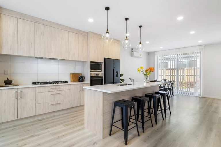 Photo of property in 4b Rosalind Road, Glenfield, Auckland, 0629