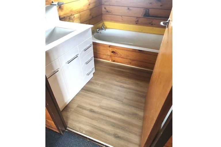 Photo of property in 30 Sikkim Crescent, Clover Park, Auckland, 2019