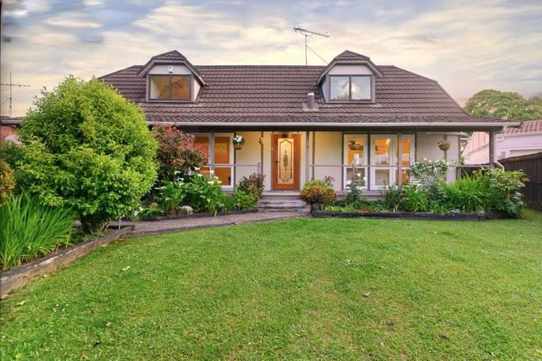 Photo of property in 12 Orinda Close, Botany Downs, Auckland, 2010