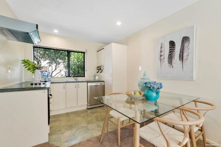 Photo of property in 18/1 Melview Place, New Lynn, Auckland, 0600