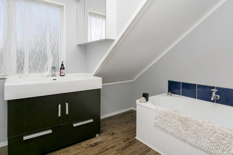 Photo of property in 2/27 Tobin Place, Richmond Heights, Taupo, 3330