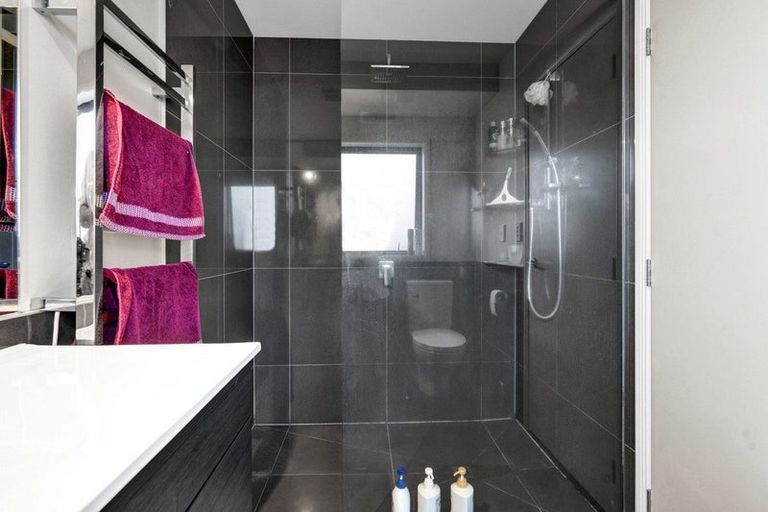 Photo of property in 5d James Drive, Bell Block, New Plymouth, 4312