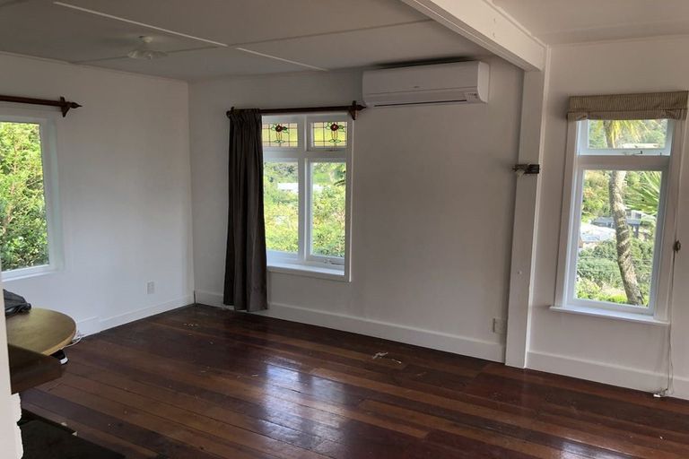 Photo of property in 34 Waitohu Road, York Bay, Lower Hutt, 5013