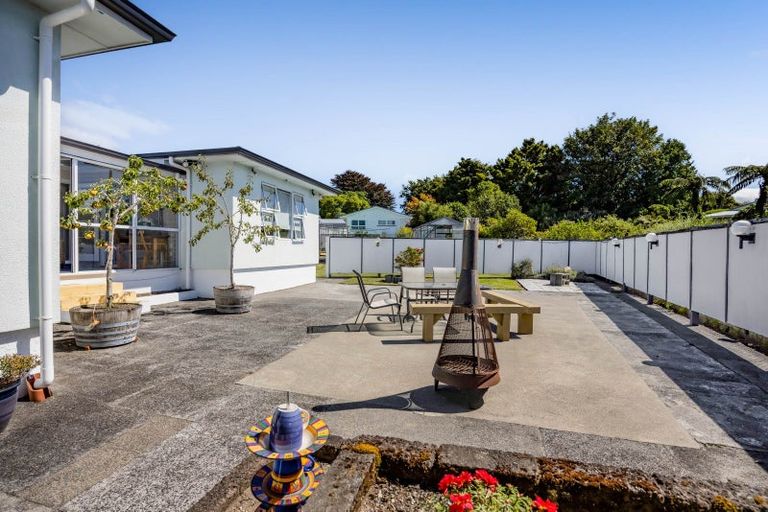Photo of property in 8 Mahoe Street, Strandon, New Plymouth, 4312