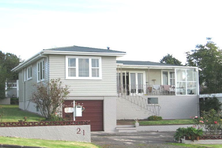 Photo of property in 21 Parrs Cross Road, Henderson, Auckland, 0612