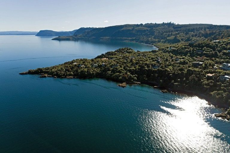 Photo of property in 1 Whakamoenga Point, Acacia Bay, Taupo, 3385