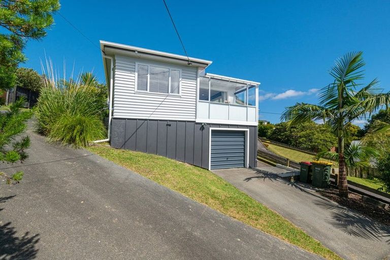 Photo of property in 6 Kauri Road, Stanmore Bay, Whangaparaoa, 0932