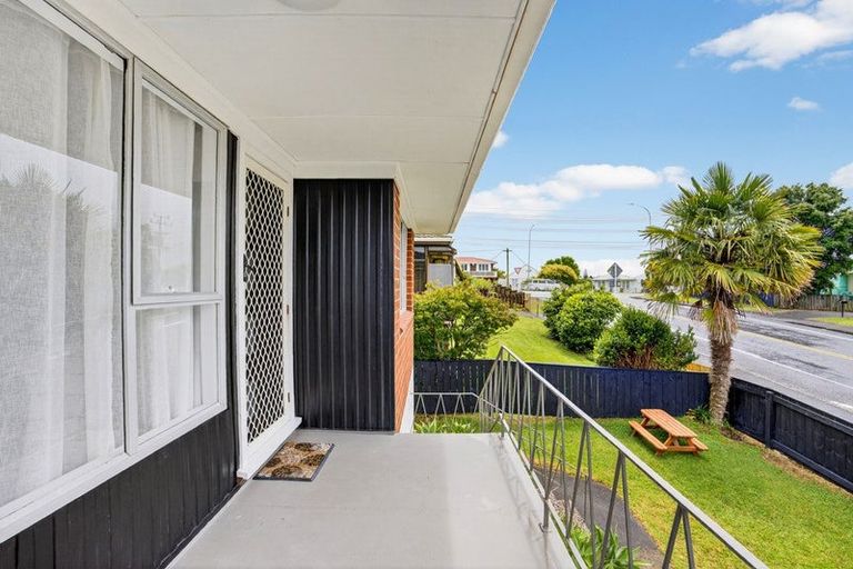 Photo of property in 1/3 Butterworth Drive, Glendene, Auckland, 0602