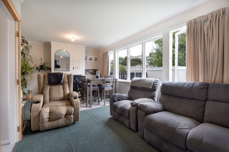 Photo of property in 24 Derby Place, Cannons Creek, Porirua, 5024