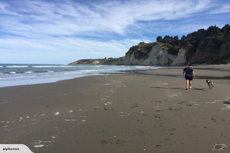 Photo of property in 16 Cathedral Road, Gore Bay, Cheviot, 7383