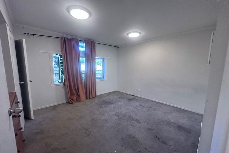Photo of property in 45 Kingdale Road, Henderson, Auckland, 0610