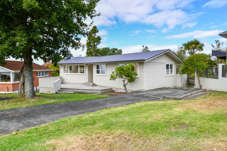 Photo of property in 20 Hartley Terrace, Massey, Auckland, 0614