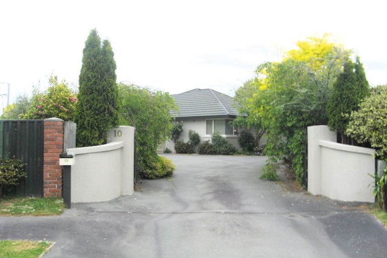 Photo of property in 10 Thornwood Place, Redwood, Christchurch, 8051