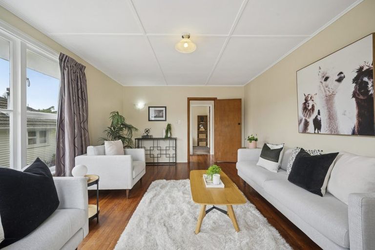 Photo of property in 83 Taylor Terrace, Tawa, Wellington, 5028