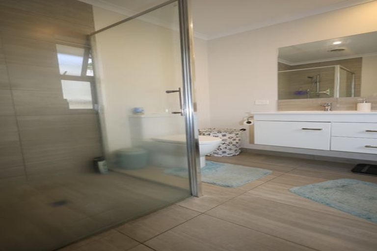 Photo of property in 35 Rochfort Crescent, Pyes Pa, Tauranga, 3112