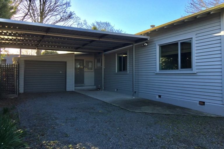 Photo of property in 35 Memorial Avenue, Ilam, Christchurch, 8053