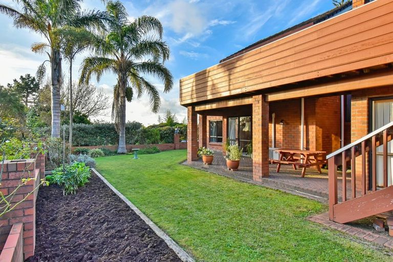 Photo of property in 16 Shepherds Road, Papakura, 2110