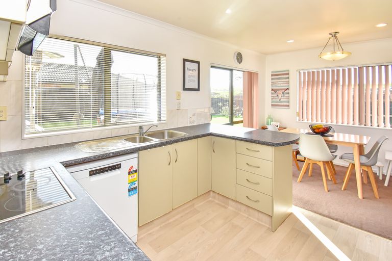 Photo of property in 9 Carn Place, Weymouth, Auckland, 2103