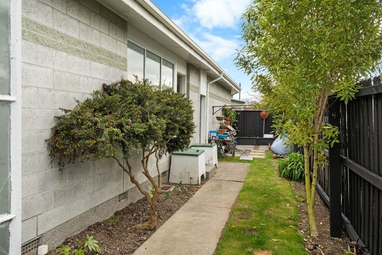 Photo of property in 1/33 Prestons Road, Redwood, Christchurch, 8051