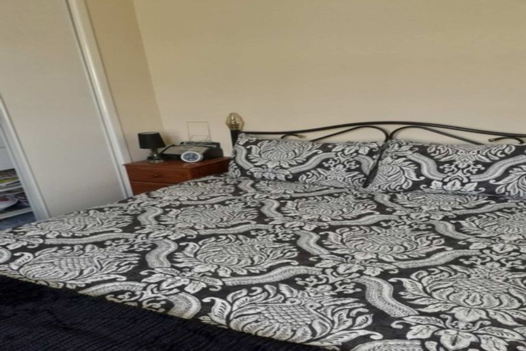 Photo of property in 45 Kenmore Street, Newlands, Wellington, 6037