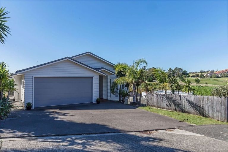 Photo of property in 11 Burwood Terrace, Gulf Harbour, Whangaparaoa, 0930