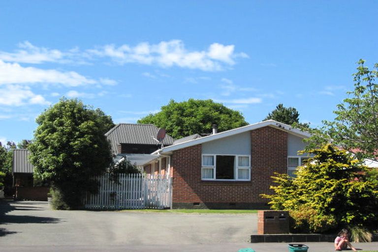 Photo of property in 2/18 Staveley Street, Avonhead, Christchurch, 8042